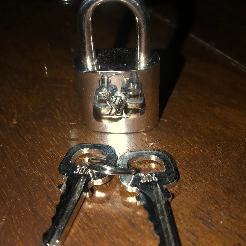 LOUIS VUITTON Palladium Lock and Key Silver Padlock Rare LV #304